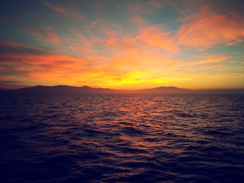 degustation-box-aperitif-catalan-bord-catamaran-navivoile